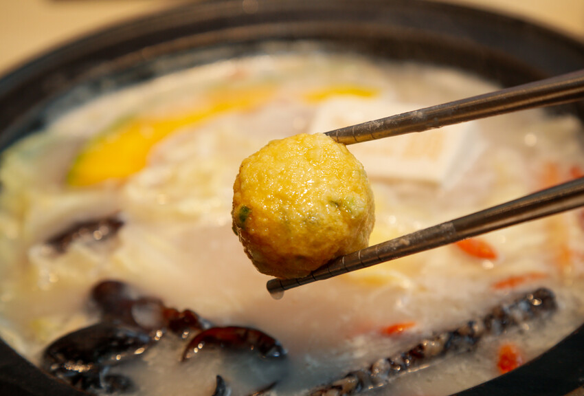 桃園市桃園區季節限定鍋底蒜香胡椒鍋新上市!超激省優惠券點主餐免費享用蛋餃or蔥香小丸子~滿額加送雪花牛肉．石二鍋