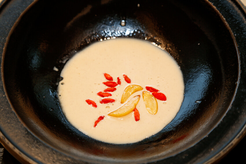 桃園市桃園區季節限定鍋底蒜香胡椒鍋新上市!超激省優惠券點主餐免費享用蛋餃or蔥香小丸子~滿額加送雪花牛肉．石二鍋