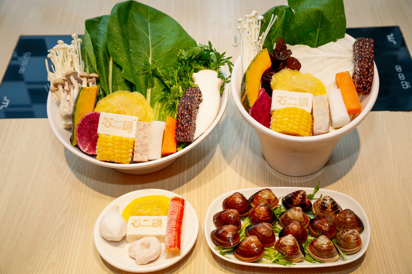 桃園市桃園區季節限定鍋底蒜香胡椒鍋新上市!超激省優惠券點主餐免費享用蛋餃or蔥香小丸子~滿額加送雪花牛肉．石二鍋