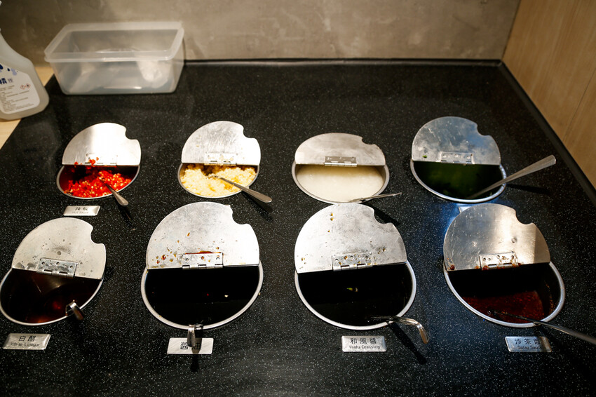 桃園市桃園區季節限定鍋底蒜香胡椒鍋新上市!超激省優惠券點主餐免費享用蛋餃or蔥香小丸子~滿額加送雪花牛肉．石二鍋