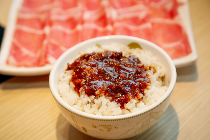 桃園市桃園區季節限定鍋底蒜香胡椒鍋新上市!超激省優惠券點主餐免費享用蛋餃or蔥香小丸子~滿額加送雪花牛肉．石二鍋