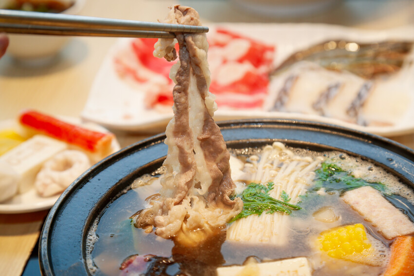 桃園市桃園區季節限定鍋底蒜香胡椒鍋新上市!超激省優惠券點主餐免費享用蛋餃or蔥香小丸子~滿額加送雪花牛肉．石二鍋