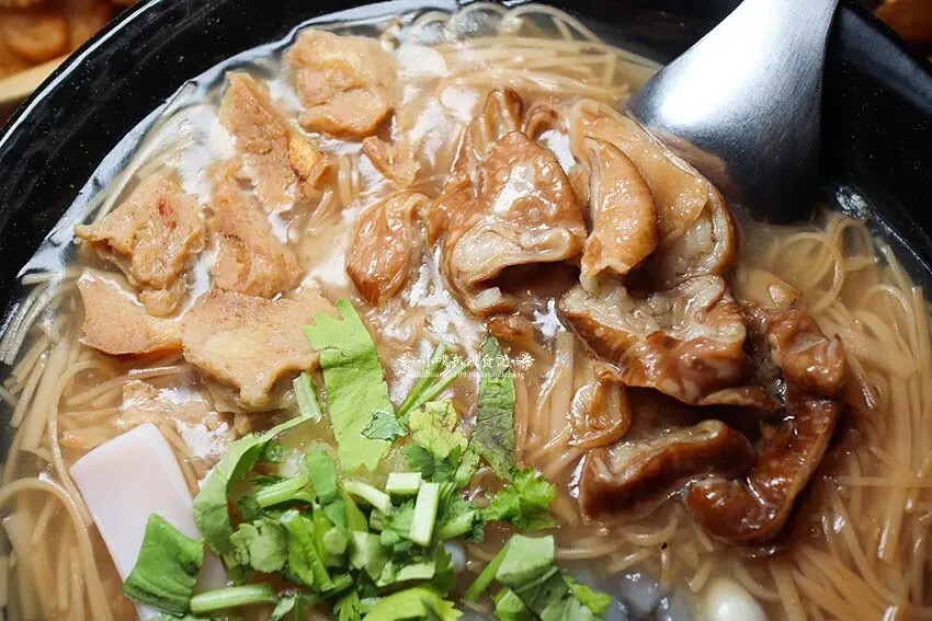 【中和美食】『賴桑透抽蚵仔麵線 中和店』近中和站/澎派浮誇麵