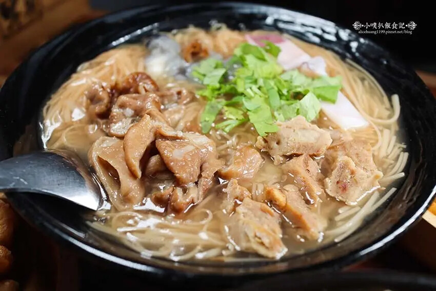 【中和美食】『賴桑透抽蚵仔麵線 中和店』近中和站/澎派浮誇麵