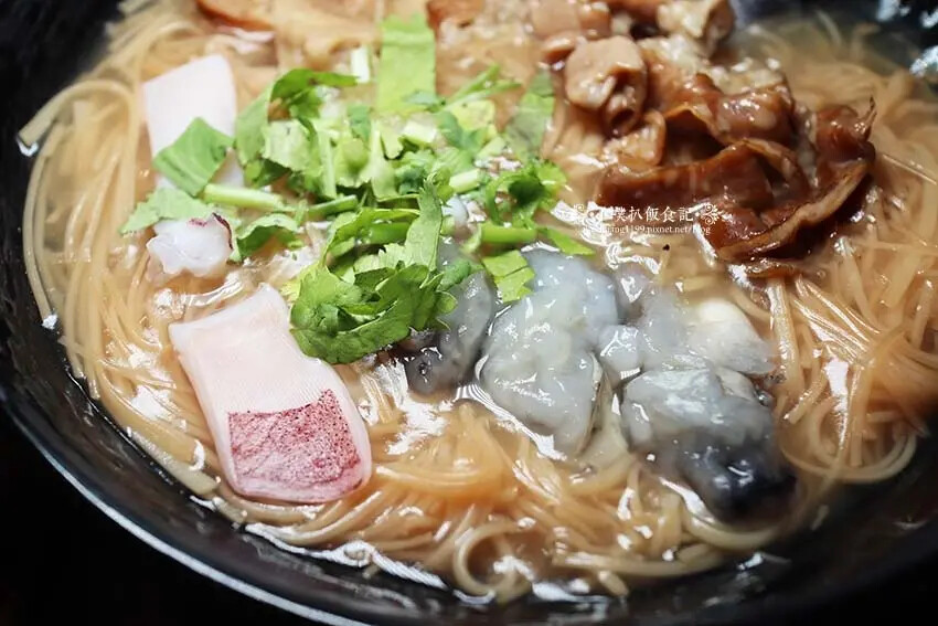 【中和美食】『賴桑透抽蚵仔麵線 中和店』近中和站/澎派浮誇麵
