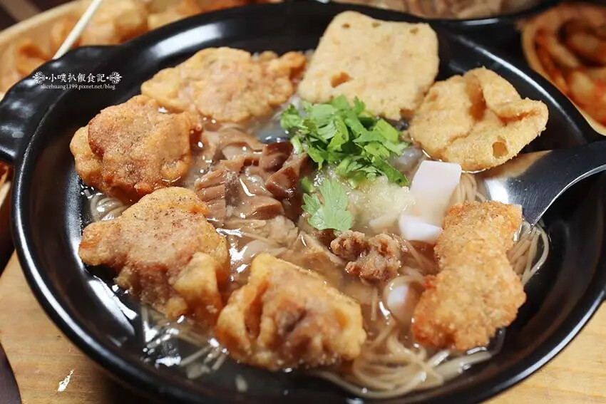 【中和美食】『賴桑透抽蚵仔麵線 中和店』近中和站/澎派浮誇麵