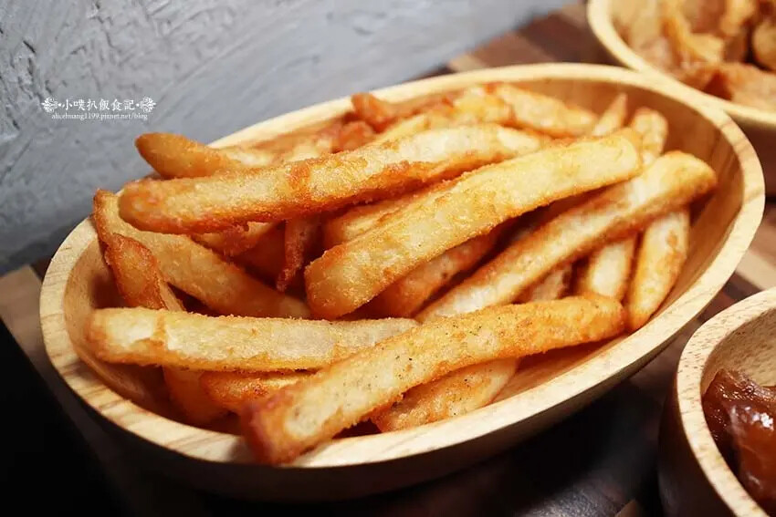 【中和美食】『賴桑透抽蚵仔麵線 中和店』近中和站/澎派浮誇麵