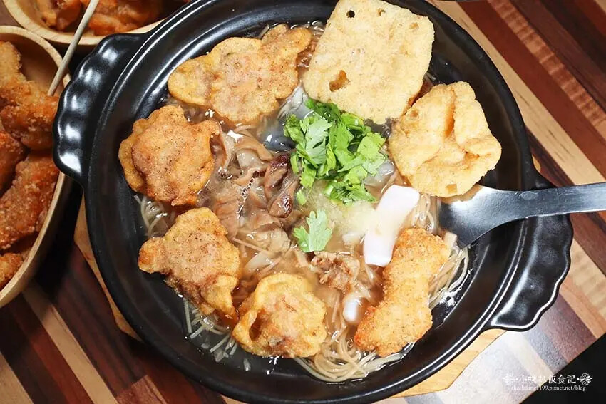 【中和美食】『賴桑透抽蚵仔麵線 中和店』近中和站/澎派浮誇麵