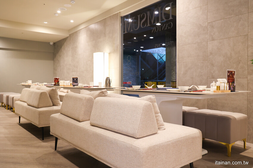 最美時尚粵菜餐廳~點八餐飲集團全台第一家粵菜餐廳在台南，『秘製黑叉燒』肥嫩好銷魂; LV級『黑金爆漿流沙包』必嚐「點八粵」台南Focus店 @台南好Food遊