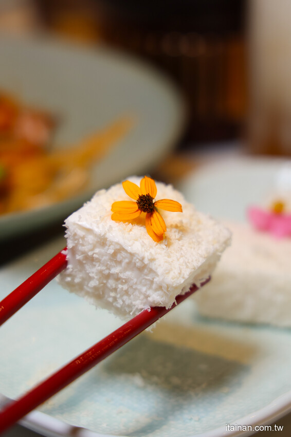 最美時尚粵菜餐廳~點八餐飲集團全台第一家粵菜餐廳在台南，『秘製黑叉燒』肥嫩好銷魂; LV級『黑金爆漿流沙包』必嚐「點八粵」台南Focus店 @台南好Food遊
