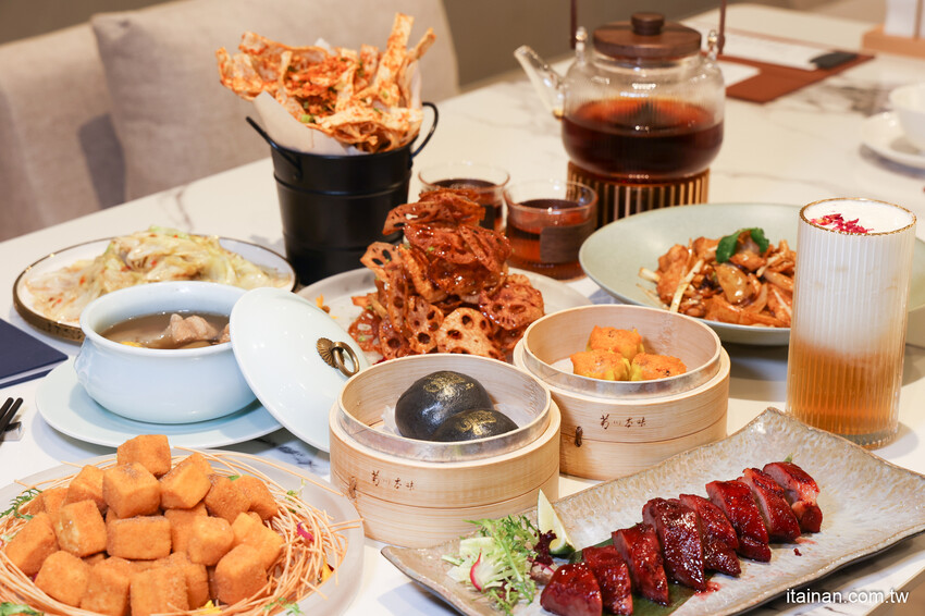 最美時尚粵菜餐廳~點八餐飲集團全台第一家粵菜餐廳在台南，『秘製黑叉燒』肥嫩好銷魂; LV級『黑金爆漿流沙包』必嚐「點八粵」台南Focus店 @台南好Food遊