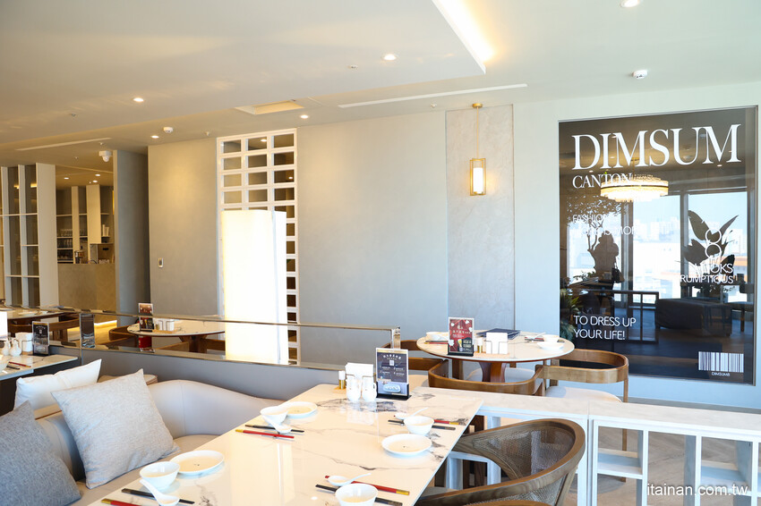 最美時尚粵菜餐廳~點八餐飲集團全台第一家粵菜餐廳在台南，『秘製黑叉燒』肥嫩好銷魂; LV級『黑金爆漿流沙包』必嚐「點八粵」台南Focus店 @台南好Food遊