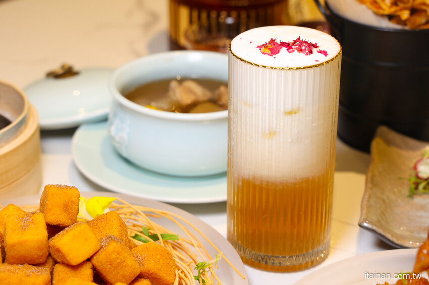 最美時尚粵菜餐廳~點八餐飲集團全台第一家粵菜餐廳在台南，『秘製黑叉燒』肥嫩好銷魂; LV級『黑金爆漿流沙包』必嚐「點八粵」台南Focus店 @台南好Food遊