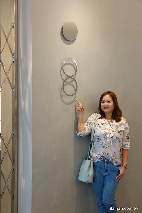 最美時尚粵菜餐廳~點八餐飲集團全台第一家粵菜餐廳在台南，『秘製黑叉燒』肥嫩好銷魂; LV級『黑金爆漿流沙包』必嚐「點八粵」台南Focus店 @台南好Food遊