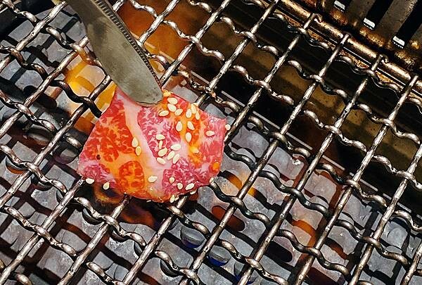 浜江燒肉│日本競標A5和牛整頭空運來台,和牛九宮格一頭入魂,一次品嘗九種部位,還有吃巧克力長大的日本巧克力翼板和牛,推薦吃過最厲害的和牛燒肉店,蘆洲燒肉推薦-70.jpg 浜江燒肉│日本競標A5和牛整頭空運來台,和牛九宮格一頭入魂,一次品嘗九種部位,還有吃巧克力長大的日本巧克力翼板和牛,推薦吃過最厲害的和牛燒肉店,蘆洲燒肉推薦-70.jpg