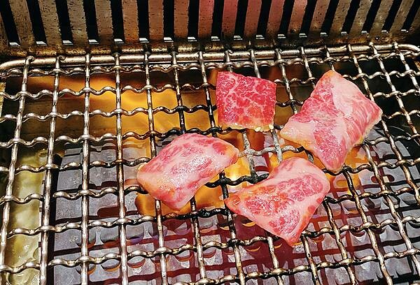 浜江燒肉│日本競標A5和牛整頭空運來台,和牛九宮格一頭入魂,一次品嘗九種部位,還有吃巧克力長大的日本巧克力翼板和牛,推薦吃過最厲害的和牛燒肉店,蘆洲燒肉推薦-71.jpg 浜江燒肉│日本競標A5和牛整頭空運來台,和牛九宮格一頭入魂,一次品嘗九種部位,還有吃巧克力長大的日本巧克力翼板和牛,推薦吃過最厲害的和牛燒肉店,蘆洲燒肉推薦-71.jpg