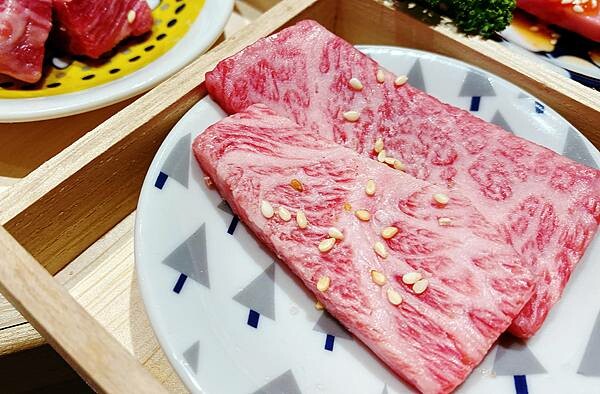 浜江燒肉│日本競標A5和牛整頭空運來台,和牛九宮格一頭入魂,一次品嘗九種部位,還有吃巧克力長大的日本巧克力翼板和牛,推薦吃過最厲害的和牛燒肉店,蘆洲燒肉推薦-31.jpg 浜江燒肉│日本競標A5和牛整頭空運來台,和牛九宮格一頭入魂,一次品嘗九種部位,還有吃巧克力長大的日本巧克力翼板和牛,推薦吃過最厲害的和牛燒肉店,蘆洲燒肉推薦-31.jpg