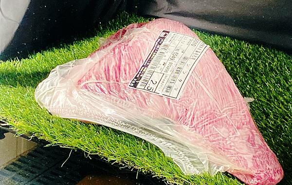 浜江燒肉│日本競標A5和牛整頭空運來台,和牛九宮格一頭入魂,一次品嘗九種部位,還有吃巧克力長大的日本巧克力翼板和牛,推薦吃過最厲害的和牛燒肉店,蘆洲燒肉推薦-44.jpg 浜江燒肉│日本競標A5和牛整頭空運來台,和牛九宮格一頭入魂,一次品嘗九種部位,還有吃巧克力長大的日本巧克力翼板和牛,推薦吃過最厲害的和牛燒肉店,蘆洲燒肉推薦-44.jpg