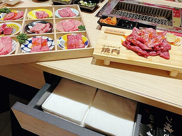 浜江燒肉│日本競標A5和牛整頭空運來台,和牛九宮格一頭入魂,一次品嘗九種部位,還有吃巧克力長大的日本巧克力翼板和牛,推薦吃過最厲害的和牛燒肉店,蘆洲燒肉推薦-91.jpg 浜江燒肉│日本競標A5和牛整頭空運來台,和牛九宮格一頭入魂,一次品嘗九種部位,還有吃巧克力長大的日本巧克力翼板和牛,推薦吃過最厲害的和牛燒肉店,蘆洲燒肉推薦-91.jpg