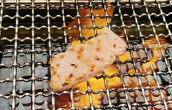 浜江燒肉│日本競標A5和牛整頭空運來台,和牛九宮格一頭入魂,一次品嘗九種部位,還有吃巧克力長大的日本巧克力翼板和牛,推薦吃過最厲害的和牛燒肉店,蘆洲燒肉推薦-67.jpg 浜江燒肉│日本競標A5和牛整頭空運來台,和牛九宮格一頭入魂,一次品嘗九種部位,還有吃巧克力長大的日本巧克力翼板和牛,推薦吃過最厲害的和牛燒肉店,蘆洲燒肉推薦-67.jpg