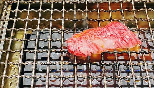 浜江燒肉│日本競標A5和牛整頭空運來台,和牛九宮格一頭入魂,一次品嘗九種部位,還有吃巧克力長大的日本巧克力翼板和牛,推薦吃過最厲害的和牛燒肉店,蘆洲燒肉推薦-60.jpg 浜江燒肉│日本競標A5和牛整頭空運來台,和牛九宮格一頭入魂,一次品嘗九種部位,還有吃巧克力長大的日本巧克力翼板和牛,推薦吃過最厲害的和牛燒肉店,蘆洲燒肉推薦-60.jpg