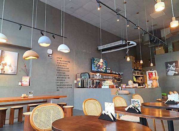 西湖站Takeout Burger 浮誇系美式手打漢堡 ! 多樣化口味選擇,用餐氛圍舒適高CP值~