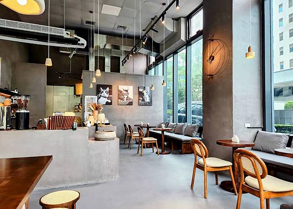 西湖站Takeout Burger 浮誇系美式手打漢堡 ! 多樣化口味選擇,用餐氛圍舒適高CP值~