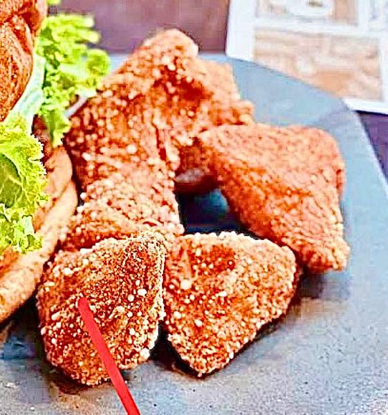 西湖站Takeout Burger 浮誇系美式手打漢堡 ! 多樣化口味選擇,用餐氛圍舒適高CP值~