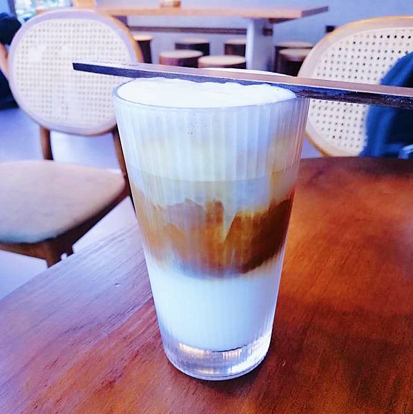 西湖站Takeout Burger 浮誇系美式手打漢堡 ! 多樣化口味選擇,用餐氛圍舒適高CP值~