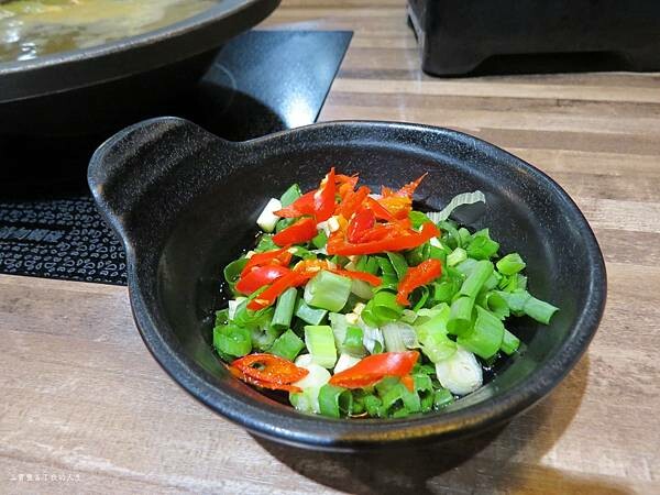 嘉義市東區嘉義美食 嘉義火鍋吃到飽推薦【肉食主義】精緻鍋物 鮮美食材豐富湯頭 自助吧蔬菜火鍋料及飲料冰品無限暢飲