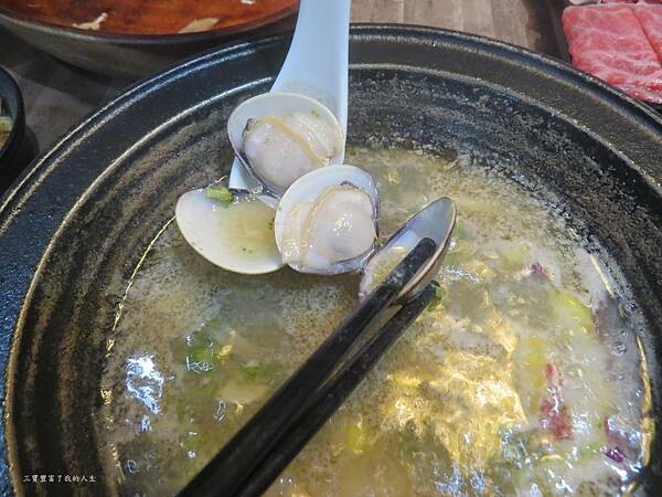 嘉義市東區嘉義美食 嘉義火鍋吃到飽推薦【肉食主義】精緻鍋物 鮮美食材豐富湯頭 自助吧蔬菜火鍋料及飲料冰品無限暢飲