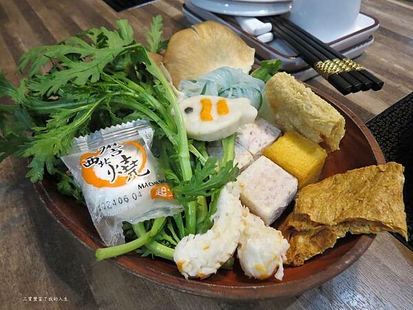 嘉義市東區嘉義美食 嘉義火鍋吃到飽推薦【肉食主義】精緻鍋物 鮮美食材豐富湯頭 自助吧蔬菜火鍋料及飲料冰品無限暢飲