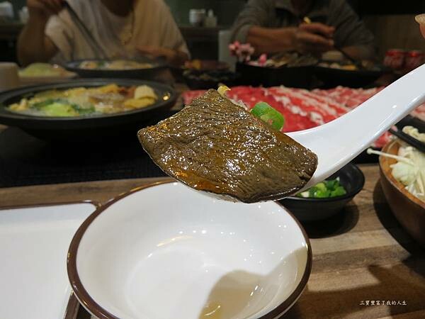 嘉義市東區嘉義美食 嘉義火鍋吃到飽推薦【肉食主義】精緻鍋物 鮮美食材豐富湯頭 自助吧蔬菜火鍋料及飲料冰品無限暢飲