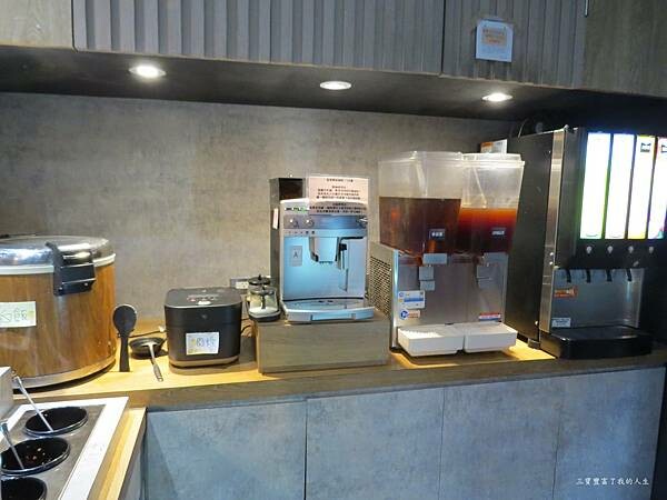 嘉義市東區嘉義美食 嘉義火鍋吃到飽推薦【肉食主義】精緻鍋物 鮮美食材豐富湯頭 自助吧蔬菜火鍋料及飲料冰品無限暢飲