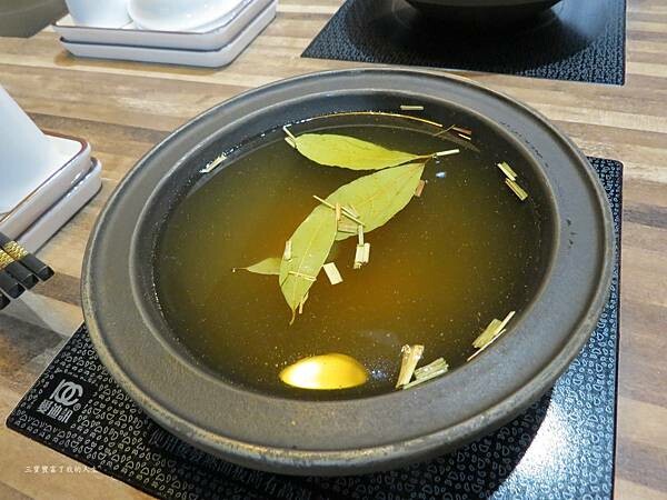 嘉義市東區嘉義美食 嘉義火鍋吃到飽推薦【肉食主義】精緻鍋物 鮮美食材豐富湯頭 自助吧蔬菜火鍋料及飲料冰品無限暢飲