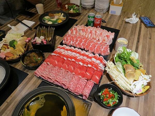 嘉義市東區嘉義美食 嘉義火鍋吃到飽推薦【肉食主義】精緻鍋物 鮮美食材豐富湯頭 自助吧蔬菜火鍋料及飲料冰品無限暢飲