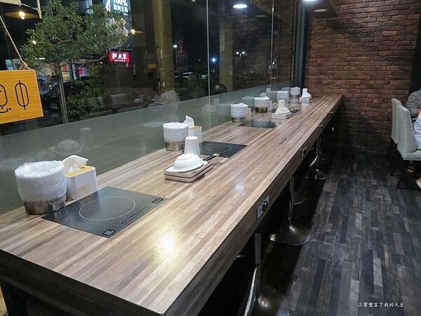 嘉義市東區嘉義美食 嘉義火鍋吃到飽推薦【肉食主義】精緻鍋物 鮮美食材豐富湯頭 自助吧蔬菜火鍋料及飲料冰品無限暢飲