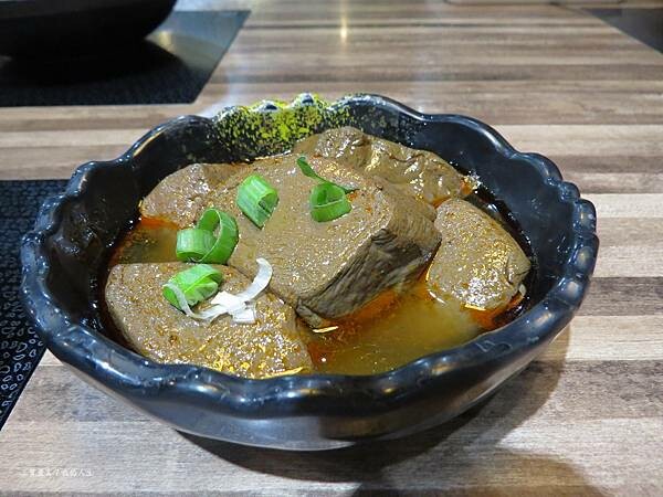 嘉義市東區嘉義美食 嘉義火鍋吃到飽推薦【肉食主義】精緻鍋物 鮮美食材豐富湯頭 自助吧蔬菜火鍋料及飲料冰品無限暢飲