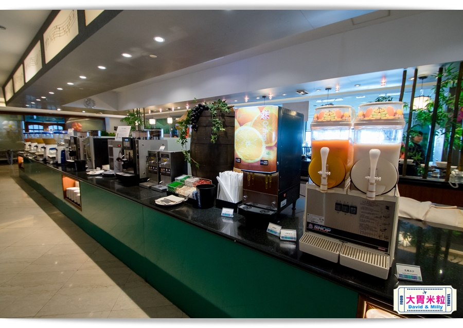 食尚Buffet月,吃到飽,高雄君鴻國際酒店,85百匯栢麗自助餐廳,招牌烤牛肉,蒙古烤肉,現點海鮮粥,精選主廚甜點,百樣餐點無限續盤 - 大胃米粒 DAVID & MILLY