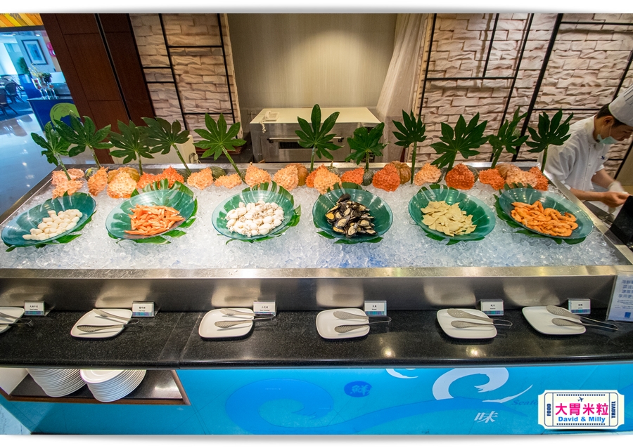 食尚Buffet月,吃到飽,高雄君鴻國際酒店,85百匯栢麗自助餐廳,招牌烤牛肉,蒙古烤肉,現點海鮮粥,精選主廚甜點,百樣餐點無限續盤 - 大胃米粒 DAVID & MILLY