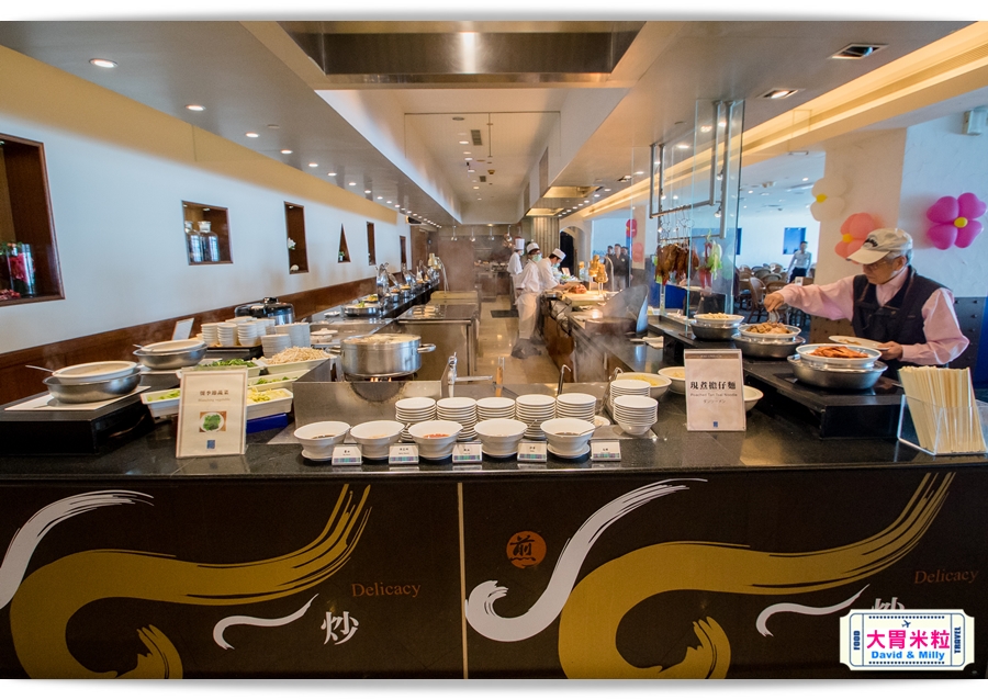 食尚Buffet月,吃到飽,高雄君鴻國際酒店,85百匯栢麗自助餐廳,招牌烤牛肉,蒙古烤肉,現點海鮮粥,精選主廚甜點,百樣餐點無限續盤 - 大胃米粒 DAVID & MILLY