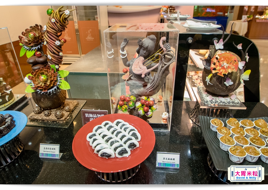 食尚Buffet月,吃到飽,高雄君鴻國際酒店,85百匯栢麗自助餐廳,招牌烤牛肉,蒙古烤肉,現點海鮮粥,精選主廚甜點,百樣餐點無限續盤 - 大胃米粒 DAVID & MILLY