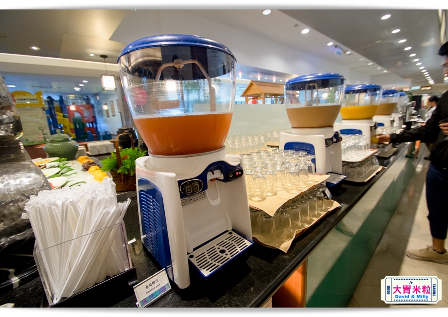 食尚Buffet月,吃到飽,高雄君鴻國際酒店,85百匯栢麗自助餐廳,招牌烤牛肉,蒙古烤肉,現點海鮮粥,精選主廚甜點,百樣餐點無限續盤 - 大胃米粒 DAVID & MILLY