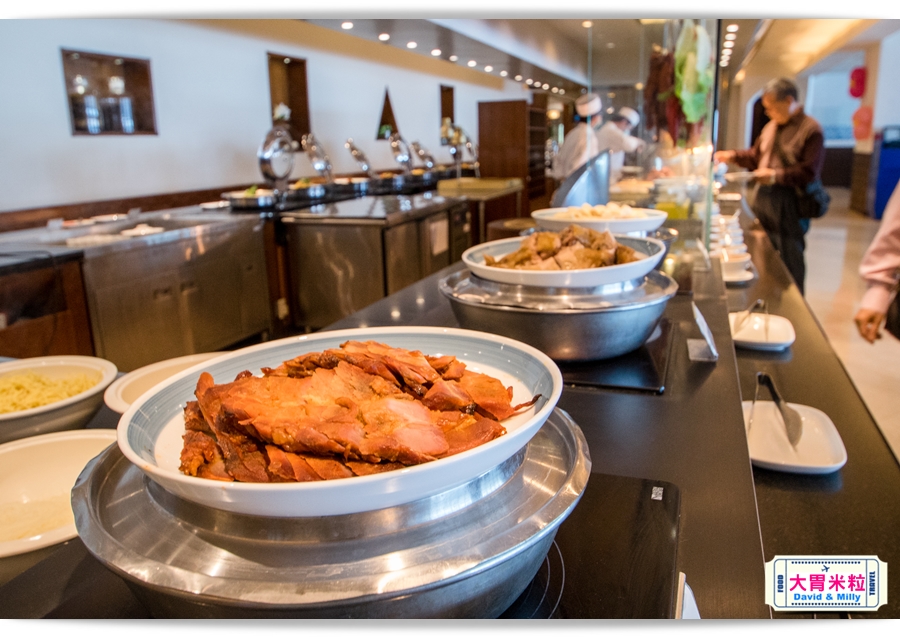 食尚Buffet月,吃到飽,高雄君鴻國際酒店,85百匯栢麗自助餐廳,招牌烤牛肉,蒙古烤肉,現點海鮮粥,精選主廚甜點,百樣餐點無限續盤 - 大胃米粒 DAVID & MILLY