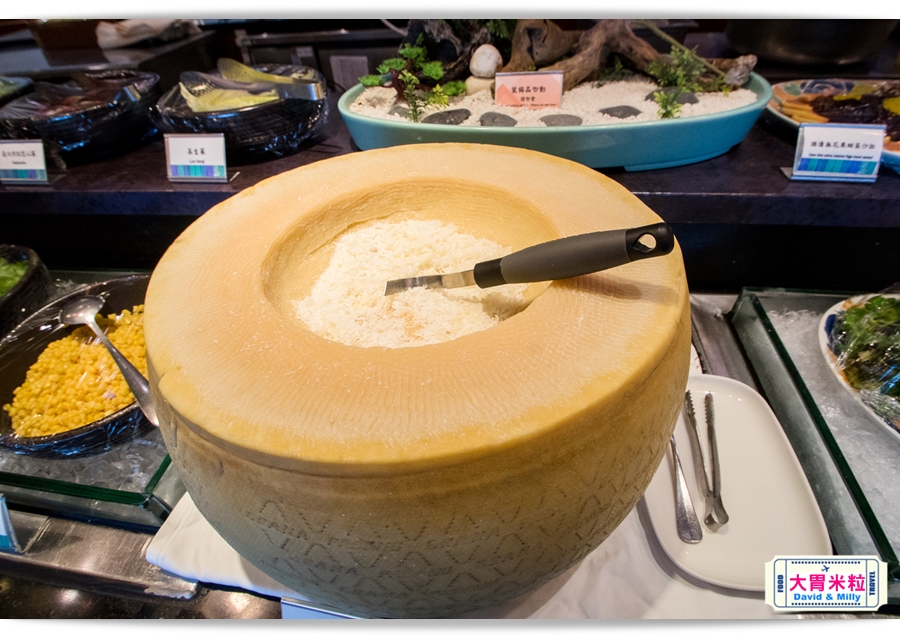 食尚Buffet月,吃到飽,高雄君鴻國際酒店,85百匯栢麗自助餐廳,招牌烤牛肉,蒙古烤肉,現點海鮮粥,精選主廚甜點,百樣餐點無限續盤 - 大胃米粒 DAVID & MILLY