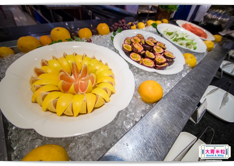 食尚Buffet月,吃到飽,高雄君鴻國際酒店,85百匯栢麗自助餐廳,招牌烤牛肉,蒙古烤肉,現點海鮮粥,精選主廚甜點,百樣餐點無限續盤 - 大胃米粒 DAVID & MILLY