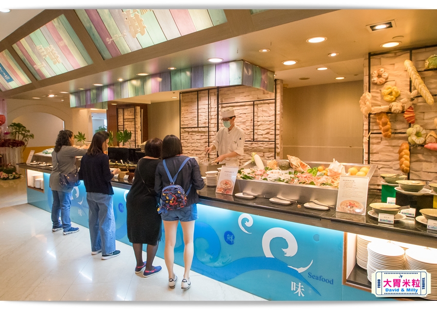 食尚Buffet月,吃到飽,高雄君鴻國際酒店,85百匯栢麗自助餐廳,招牌烤牛肉,蒙古烤肉,現點海鮮粥,精選主廚甜點,百樣餐點無限續盤 - 大胃米粒 DAVID & MILLY