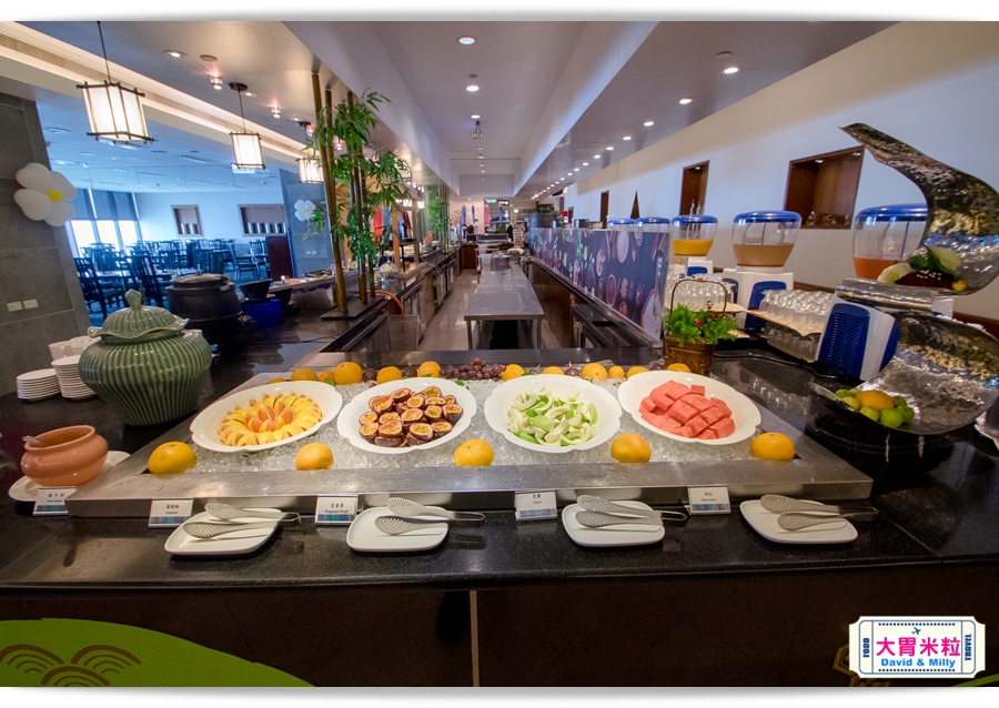 食尚Buffet月,吃到飽,高雄君鴻國際酒店,85百匯栢麗自助餐廳,招牌烤牛肉,蒙古烤肉,現點海鮮粥,精選主廚甜點,百樣餐點無限續盤 - 大胃米粒 DAVID & MILLY