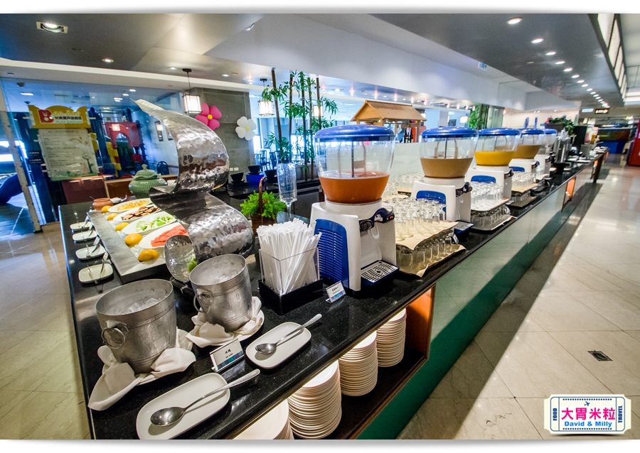 食尚Buffet月,吃到飽,高雄君鴻國際酒店,85百匯栢麗自助餐廳,招牌烤牛肉,蒙古烤肉,現點海鮮粥,精選主廚甜點,百樣餐點無限續盤 - 大胃米粒 DAVID & MILLY