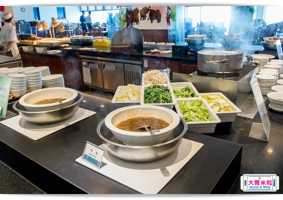 食尚Buffet月,吃到飽,高雄君鴻國際酒店,85百匯栢麗自助餐廳,招牌烤牛肉,蒙古烤肉,現點海鮮粥,精選主廚甜點,百樣餐點無限續盤 - 大胃米粒 DAVID & MILLY